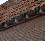 De goten worden onderzteund door balkjes.
<br/>
Richard Keijzer, 2015-01-10